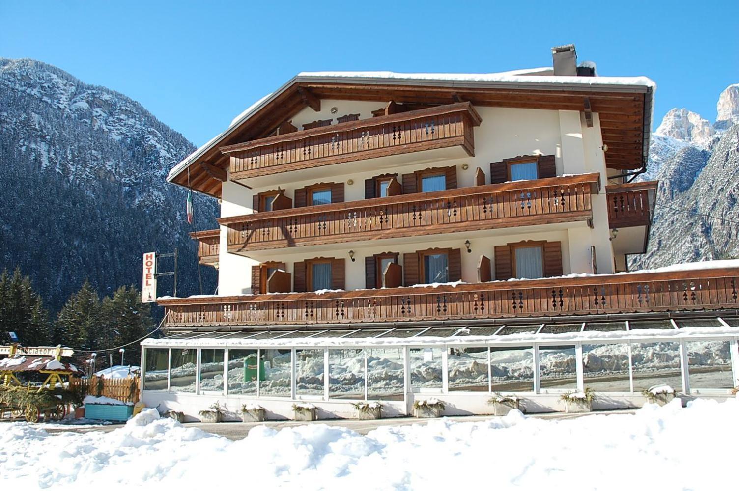 Albergo Ristorante Cacciatori Auronzo di Cadore Dış mekan fotoğraf